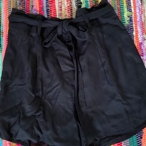 NEVER WORN black flowy shorts